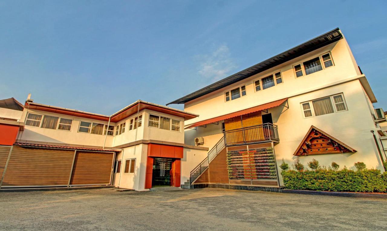 Treebo Prince Hotel Kottayam Buitenkant foto